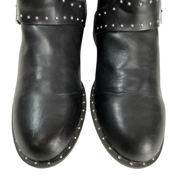 Shoes - Picture 1 of 3